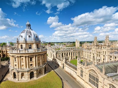  Queen's College Chapel Oxford - Yksi Englannin Arkkitehtuurin Ihailuista!