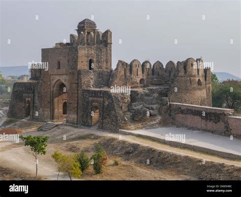  Rohtas Fort - Muinainen linnoitus ja arkkitehtuurin ihme Pakistanissa!