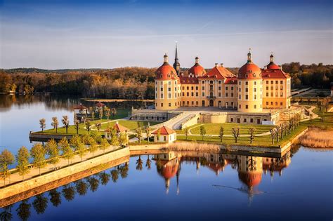 Schloss Moritzburg! Näe legendaarinen linnas ja ihastele sen upeaa arkkitehtuuria!